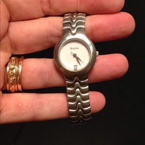 Bulova ladies watch. Silver.